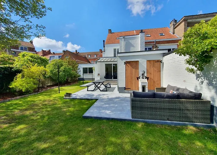 Trendy, authentieke woning met groot terras en tuin Villa Brugge